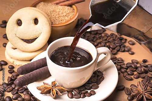 Утренний кофе с печеньем и шоколадом