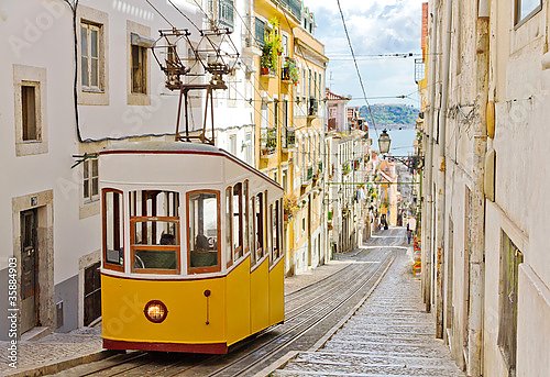 Португалия. Lisbon's Gloria funicular