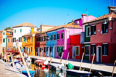 Италия. Венеция. Остров Бурано. Домики