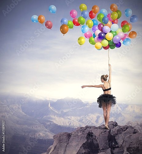 Танцовщица с воздушными шарами