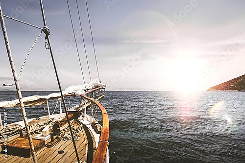 Путешествие на лодке по морю 