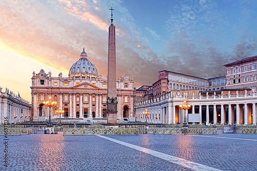 Италия. Рассвет над площадью. Ватикан