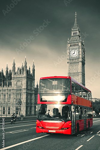 Постер Англия, Лондон. Современный красный автобус