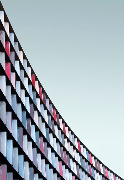 Красочное стеклянное здание, Лондон, Великобритания