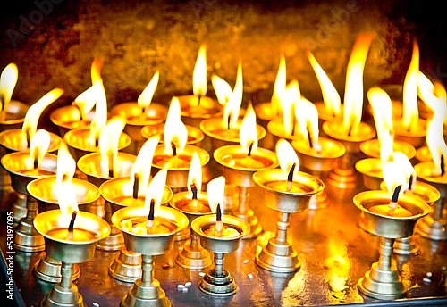 Непал. Свечи в храме