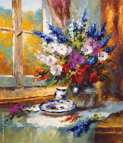 Букет садовых цветов в вазе на окне