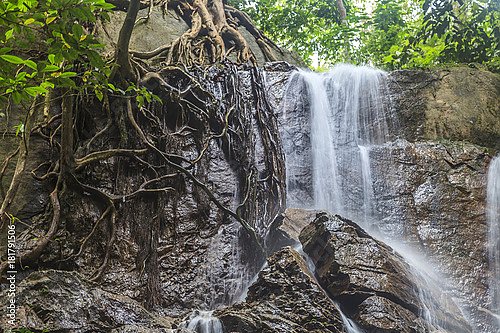 Водопад в заповеднике Крау в Малайзии