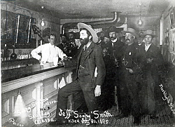 Постер Американский фотограф 'Soapy' Smith's Saloon Bar at Skagway, Alaska, 1898 Постер Американский фотограф 'Soapy' Smith's Saloon Bar at Skagway, Alaska, 1898