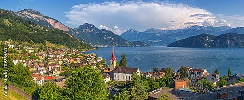 Город Веггисе на берегу озера Люцерн, Швейцария