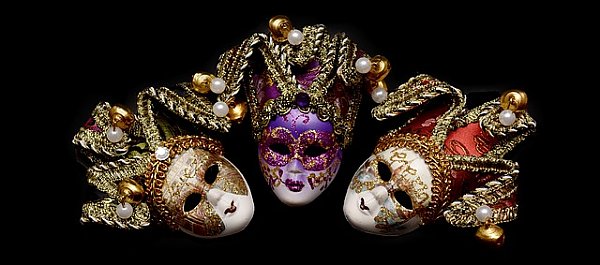 Три карнавальных маски