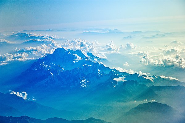 Голубые горы в облаках