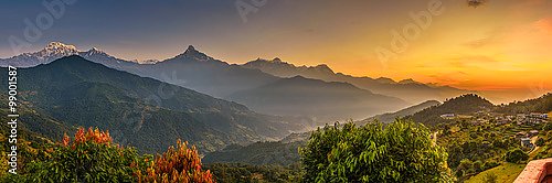 Непал. Горная панорама с закатом