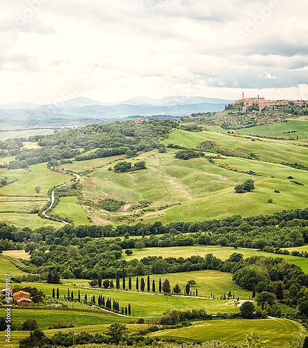 Италия. Тоскана. Вид на город Пьенца с холмами