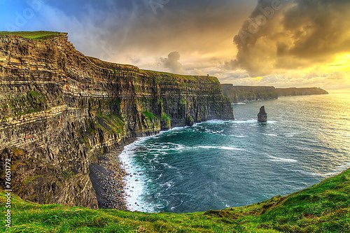 Ирландия. Cliffs of Moher at sunset, Co. Clare, Ireland