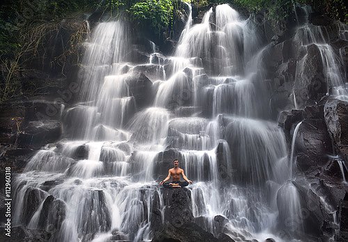 Медитация у водопада