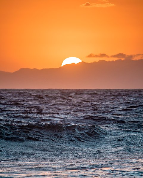 Оранжевый закат над морем