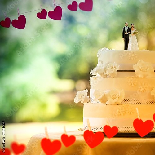 Свадебный торт и сердечки