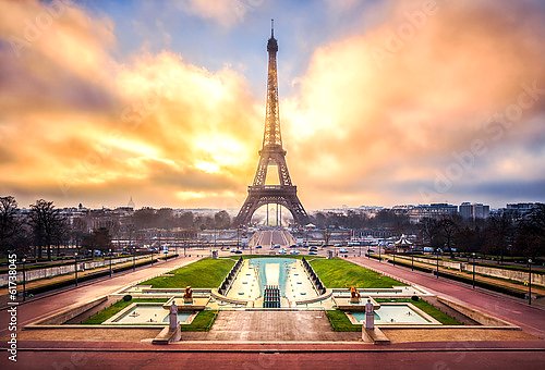 Франция.Париж.  Эйфелева башня. Рассвет