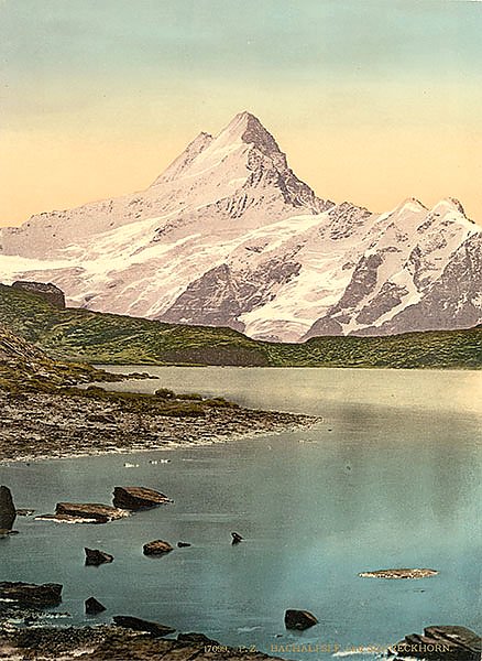 Швейцария. Горное озеро Бахальпзее и гора Шрекхорн