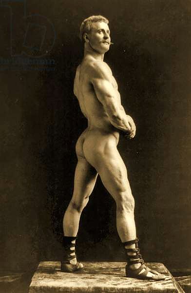 Eugen Sandow, in classical ancient Greco-Roman pose, c.1893 2