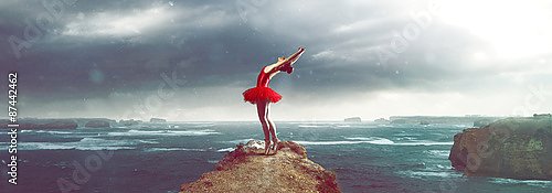 Балерина на берегу