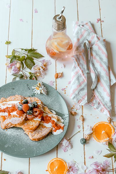 Постер Завтрак с тостами и ягодами