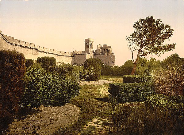 Франция. Тараскон, руины замка Бокер