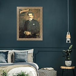 «Johann Strauss the Younger, 1895» в интерьере классической спальни с темными стенами «Johann Strauss the Younger, 1895» в интерьере классической спальни с темными стенами