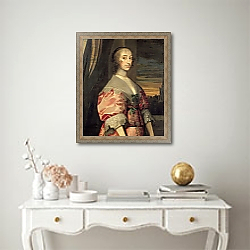 «Lady Hoghton, wife of the lst Baronet, 17th century» в интерьере прихожей в зеленых тонах над комодом «Lady Hoghton, wife of the lst Baronet, 17th century» в интерьере прихожей в зеленых тонах над комодом