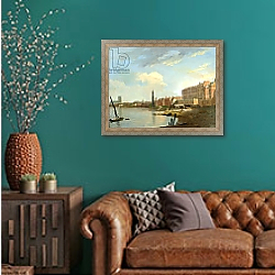 «A Study of the Thames with the Final Stages of the Adelphi, 1772» в интерьере гостиной с зеленой стеной над диваном «A Study of the Thames with the Final Stages of the Adelphi, 1772» в интерьере гостиной с зеленой стеной над диваном