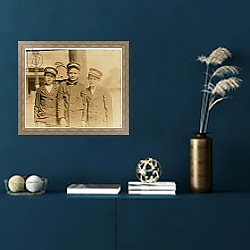 «Messenger boys in Jacksonville, Florida, 1913» в интерьере в классическом стиле над комодом «Messenger boys in Jacksonville, Florida, 1913» в интерьере в классическом стиле над комодом