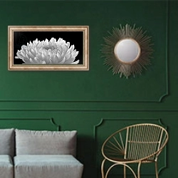 «A Spiritual Power, 2006» в интерьере классической гостиной с зеленой стеной над диваном