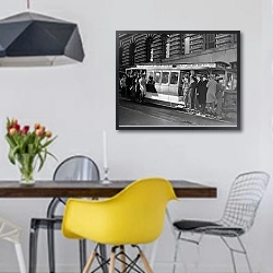 «История в черно-белых фото 872» в интерьере столовой в скандинавском стиле с яркими деталями