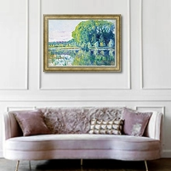 «Moulineux, L’Etang» в интерьере гостиной с зеленой стеной над диваном