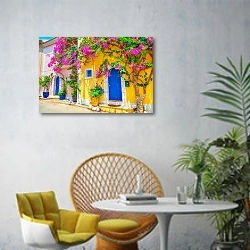 «Греция. Street in Kefalonia» в интерьере современной гостиной с желтым креслом