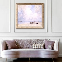 «The South Strand» в интерьере гостиной в классическом стиле над диваном