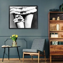 «Невеста в тени» в интерьере гостиной в стиле ретро в серых тонах