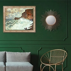 «Штормовая погода в Этретате» в интерьере классической гостиной с зеленой стеной над диваном