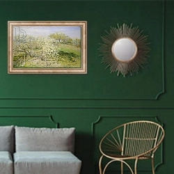 «Spring, 1873» в интерьере классической гостиной с зеленой стеной над диваном