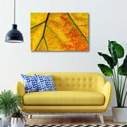 «Текстура желтого осеннего листа» в интерьере современной гостиной с желтым диваном