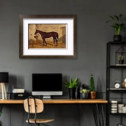 «Индус в конюшне» в интерьере кабинета с серыми стенами