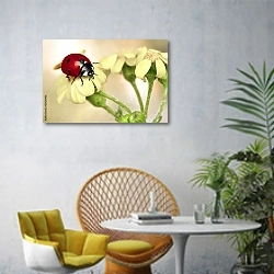 «Божья коровка на белом цветке» в интерьере современной гостиной с желтым креслом