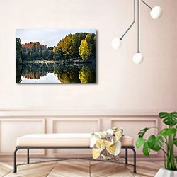 «Россия. Осеннее озеро с отражениями» в интерьере современной прихожей в розовых тонах