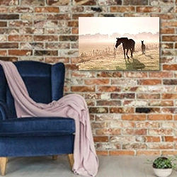 «Лошадь в тумане» в интерьере в стиле лофт с кирпичной стеной и синим креслом