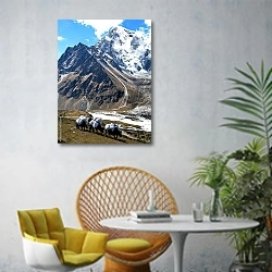 «Навьюченные яки в Непале, недалеко от горы Эверест» в интерьере современной гостиной с желтым креслом