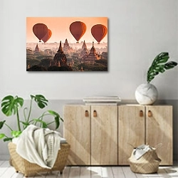 «Воздушные шары над равниной Баган в туманное утро, Мьянма» в интерьере современной комнаты над комодом