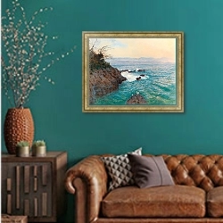 «A View Of The Nervi Coast» в интерьере гостиной с зеленой стеной над диваном