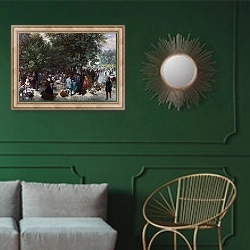 «Полдень в саду Тюльири» в интерьере классической гостиной с зеленой стеной над диваном