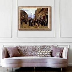 «La Rue de la Paix,» в интерьере гостиной в классическом стиле над диваном