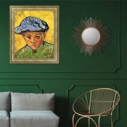 «Портрет Камиля Рулен» в интерьере классической гостиной с зеленой стеной над диваном